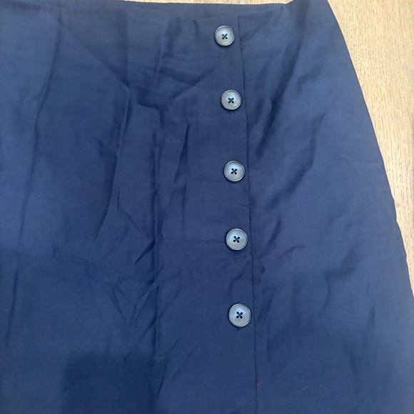 Ann Taylor Factory Navy Skirt size 10 w/ Buttons Rayon EUC - Picture 2 of 7